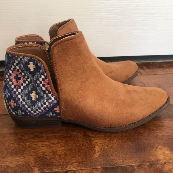 Shoes - Picture 2 of 3